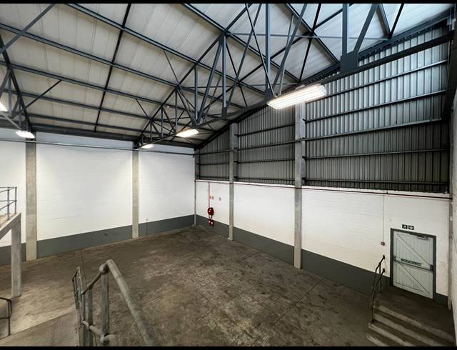 549M² WAREHOUSE TO LET IN MATROOSFONTEIN
